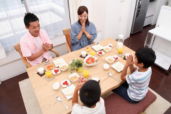 いつまでも美味しく食べられるよう生涯にわたって歯の健康をケアします。